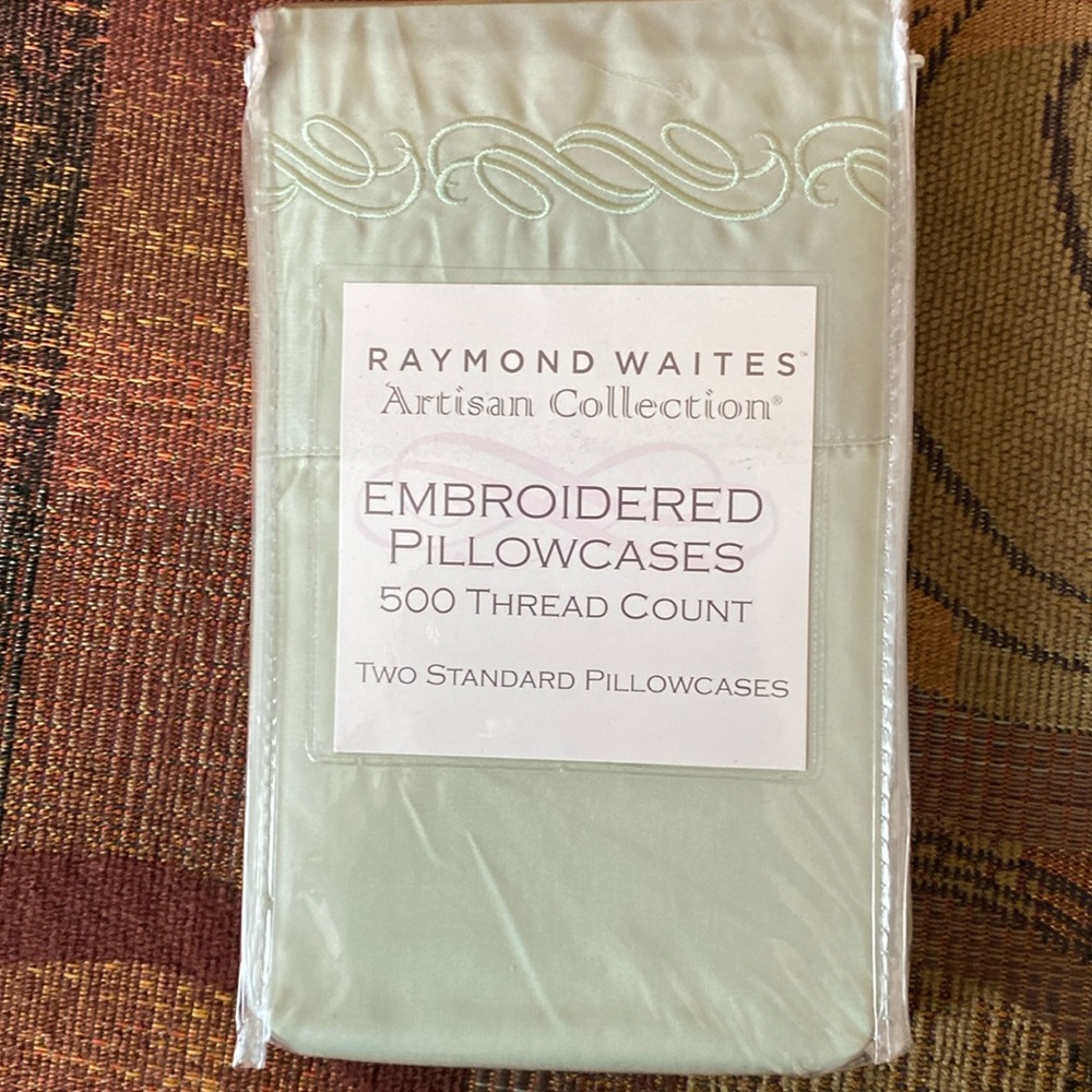 RAYMOND WAITES Mint GREEN EMBROIDERED 500 Tread 2 STANDARD PILLOWCASES 20 X 32